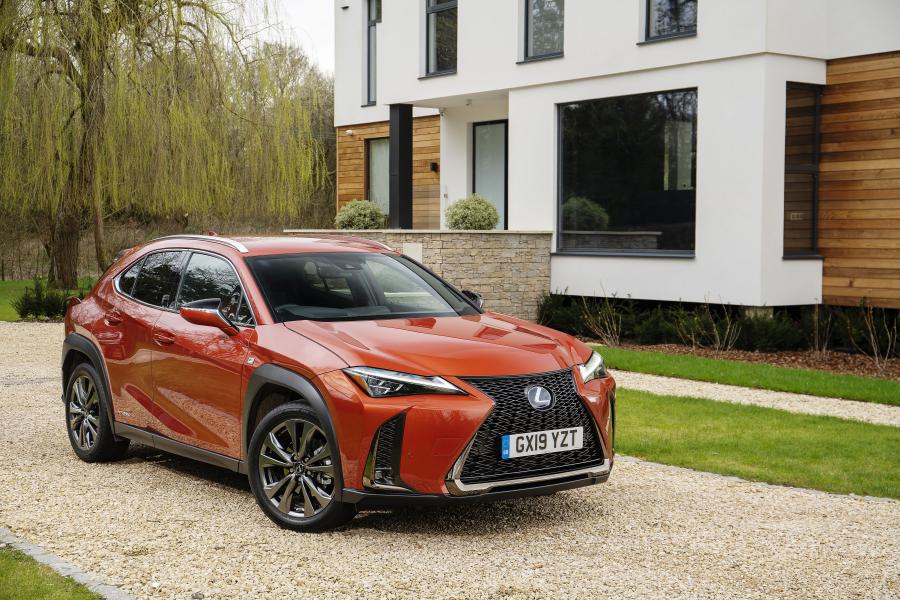  Lexus UX250h F-Sport 2019 года  (UK) (фото 1 из 40)